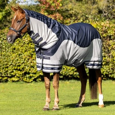 LeMieux Vliegendeken Arika Shower-Tek Navy/Grijs Dots 3 LeMieux Vliegendeken Arika Shower-Tek Navy/Grijs Dots